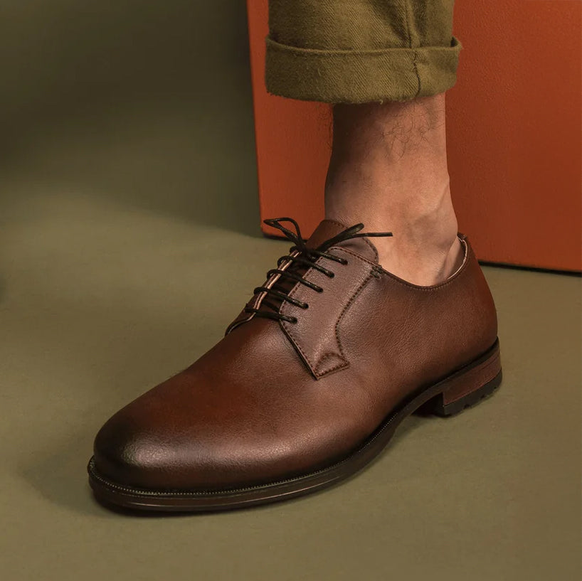 Vegan dress shoes for men crafted from corn and apple leather. Sophisticated design, soft touch & low-impact craftsmanship for a refined appearance.