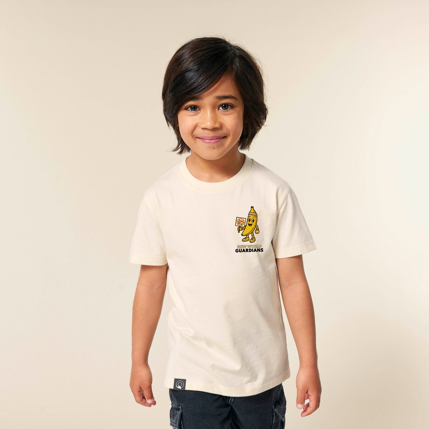 Child wearing a natural-coloured fair fashion T-shirt