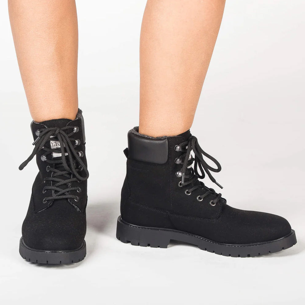 Vegan outdoor, hiking & sports shoes for women – ethical, durable & breathable.