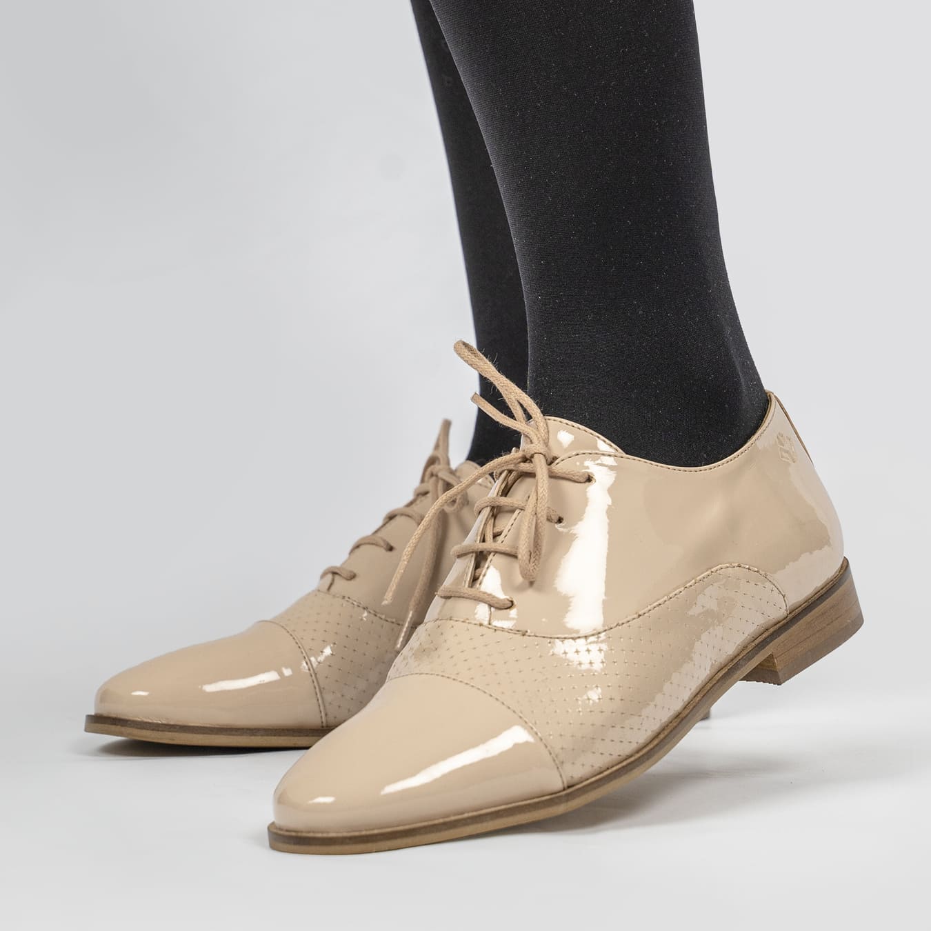 Chaussures de ville végan et écologique femme richelieu beige crème - Aiko Cog