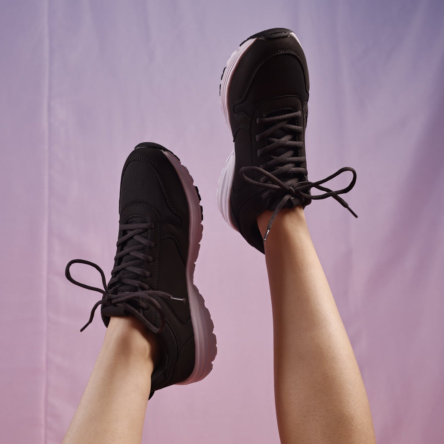 sneakers low-top lace-up padded breathable shoes crafted from recycled PET