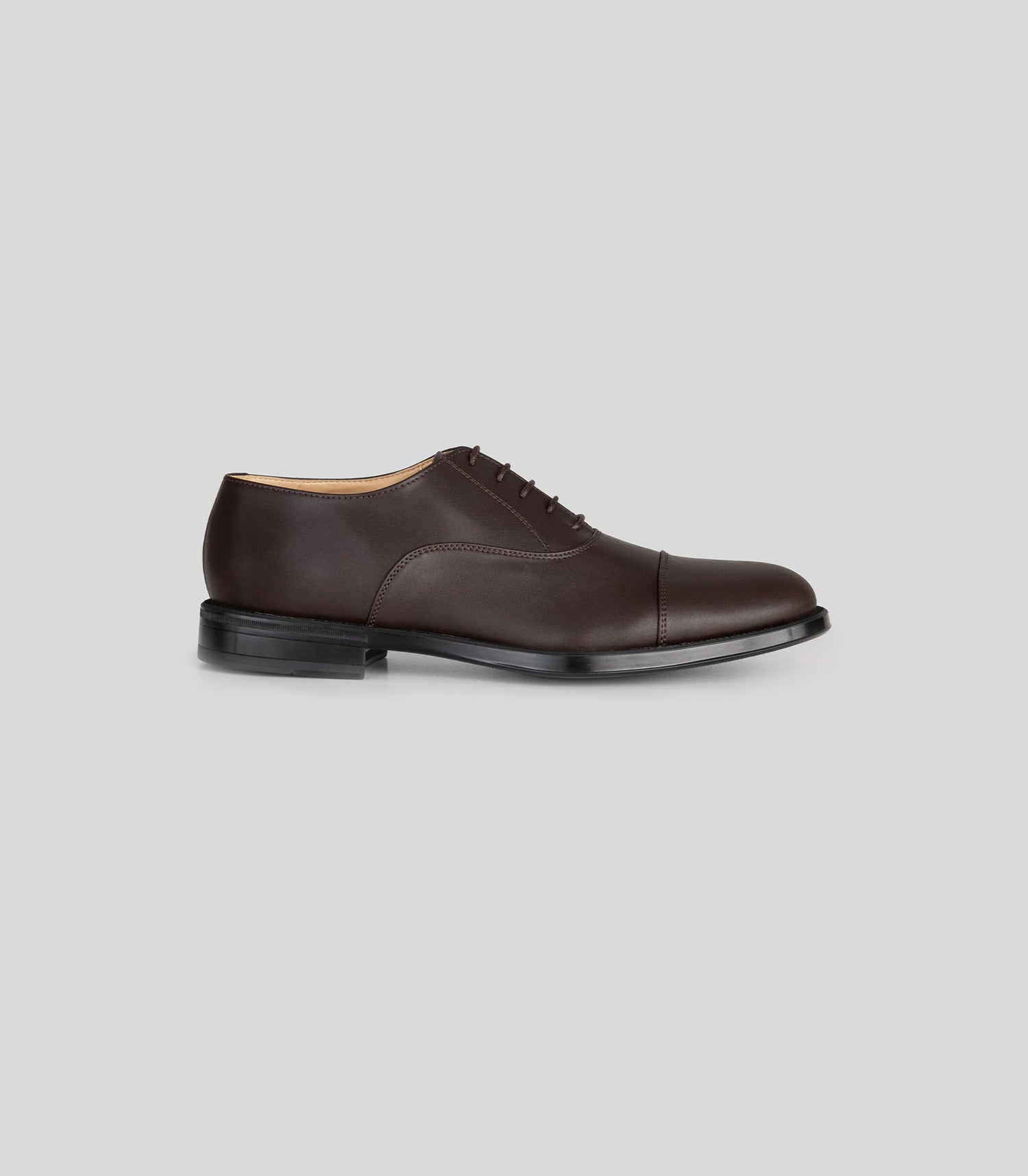 Vegan Oxford - Man stylish brown formal shoes with rounded toe and laces, ideal for sophisticated occasions.