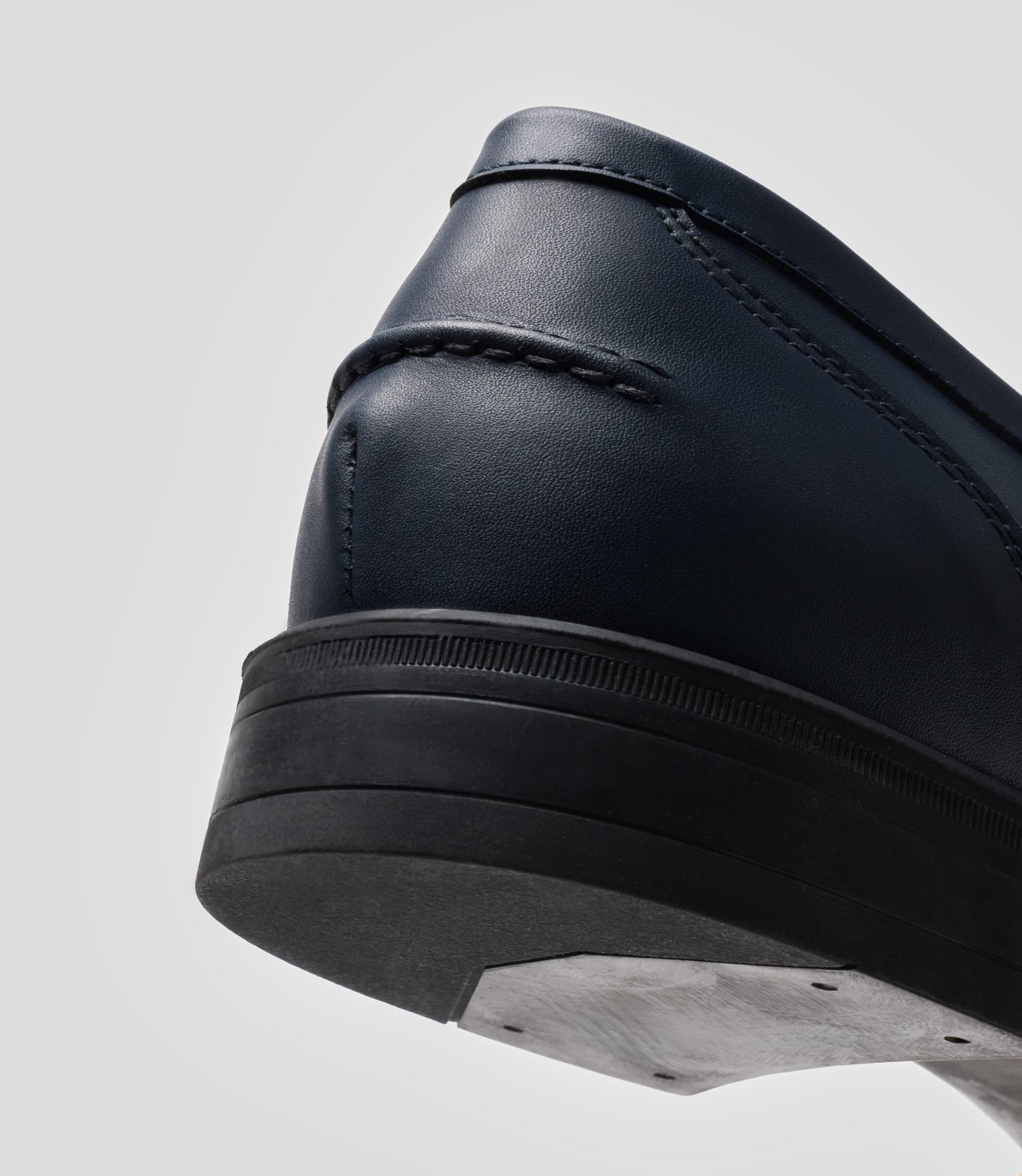 Vegane Loafer für Herren in Schwarz, Braun & Marineblau