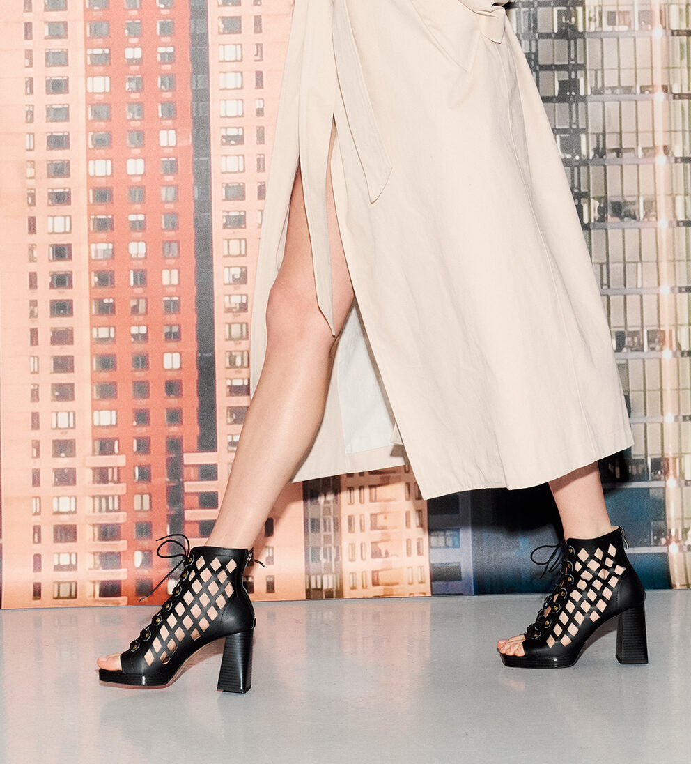 Schwarze Vegane Blockabsatz-Sandalen mit Cutouts aus Weizen- & Maisleder
