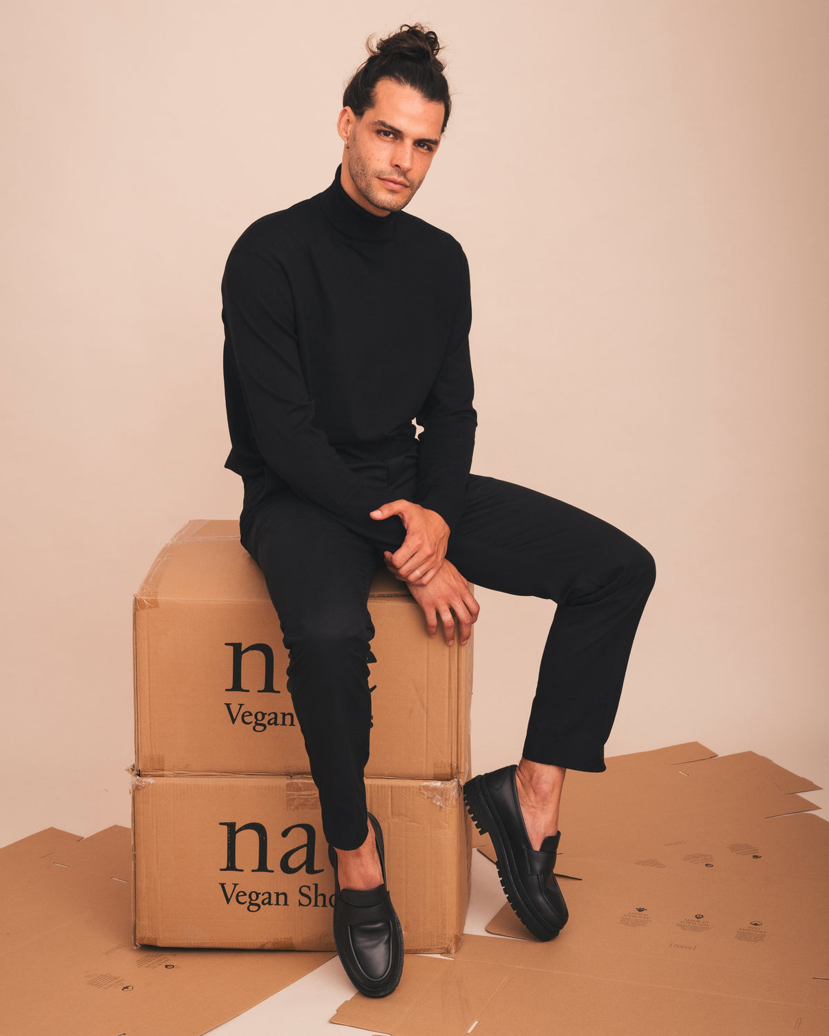CESAR Black – styled on a model