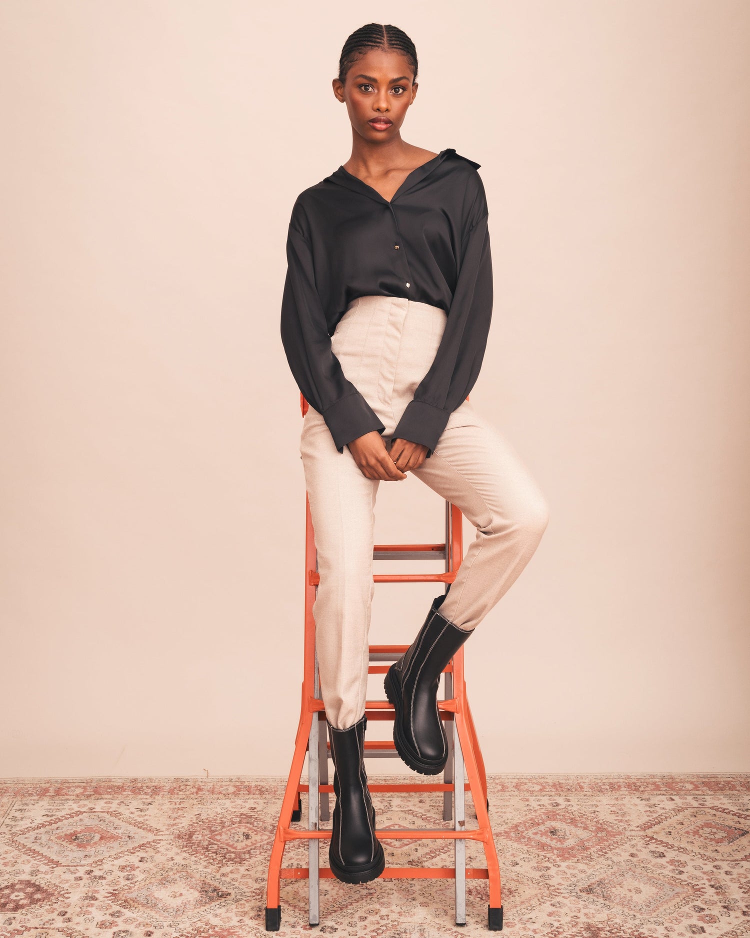 REIKO - Schwarze Vegane Boots mit Markanter Sohle