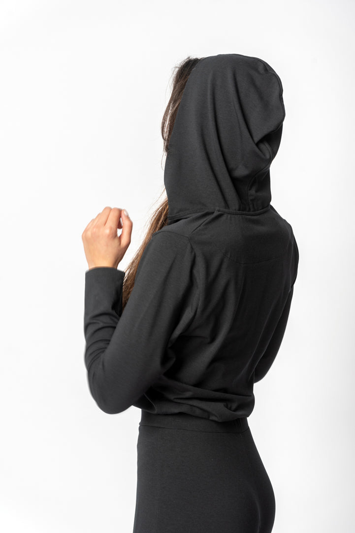 Schwarzer Jumpsuit mit Kapuze und Frontreißverschluss – Bernardette