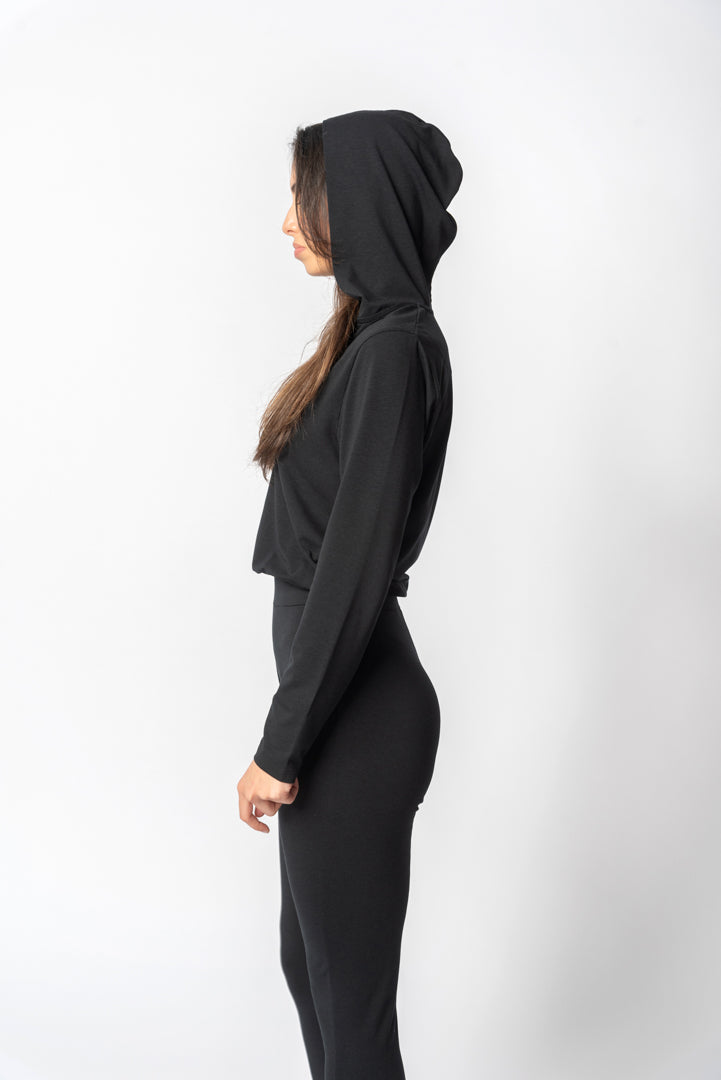 Schwarzer Jumpsuit mit Kapuze und Frontreißverschluss – Bernardette