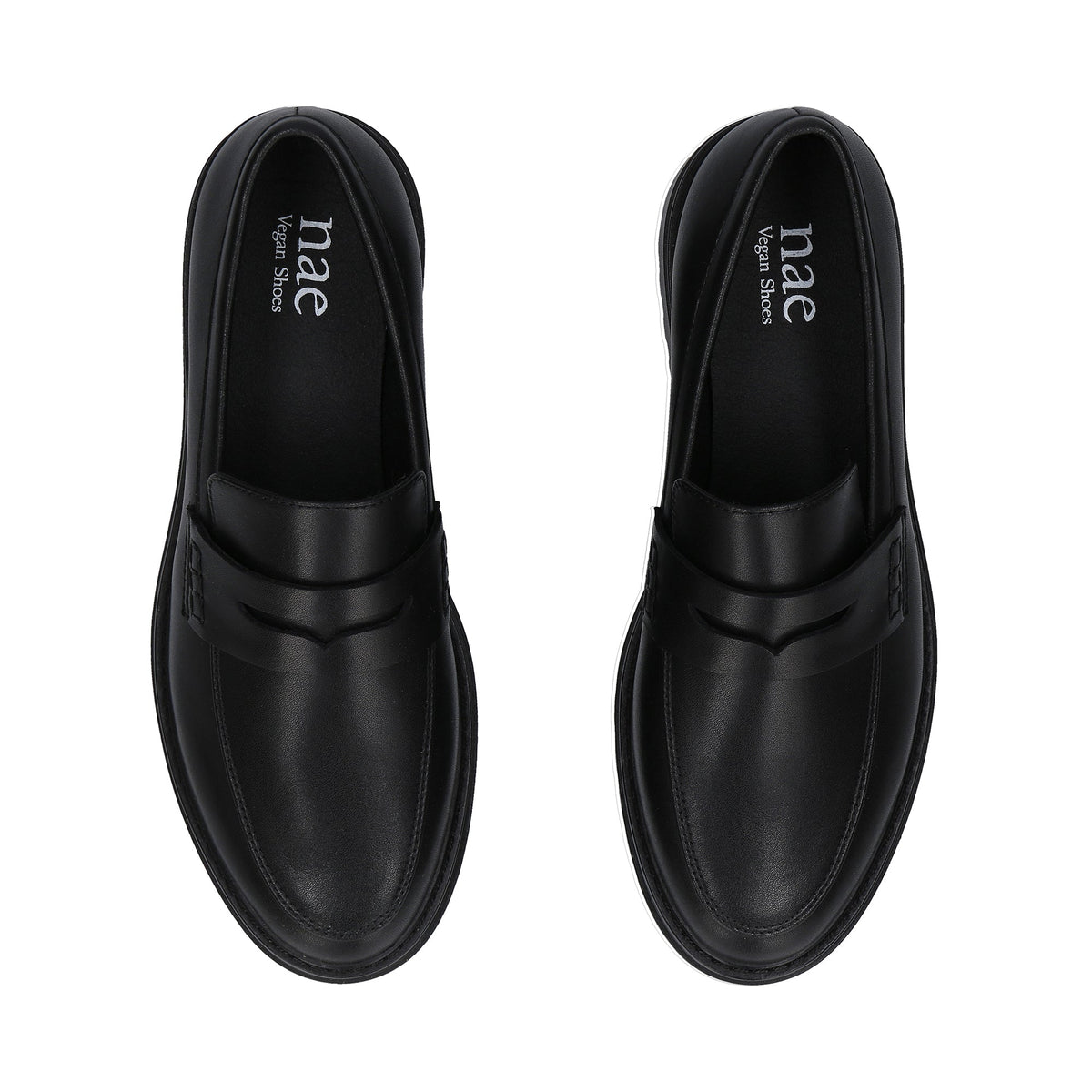 BRENDA Schwarze vegane Penny-Loafer-Seitenansicht – komplett schwarze vegane Damen-Loafer mit Penny-Riemen und klobiger