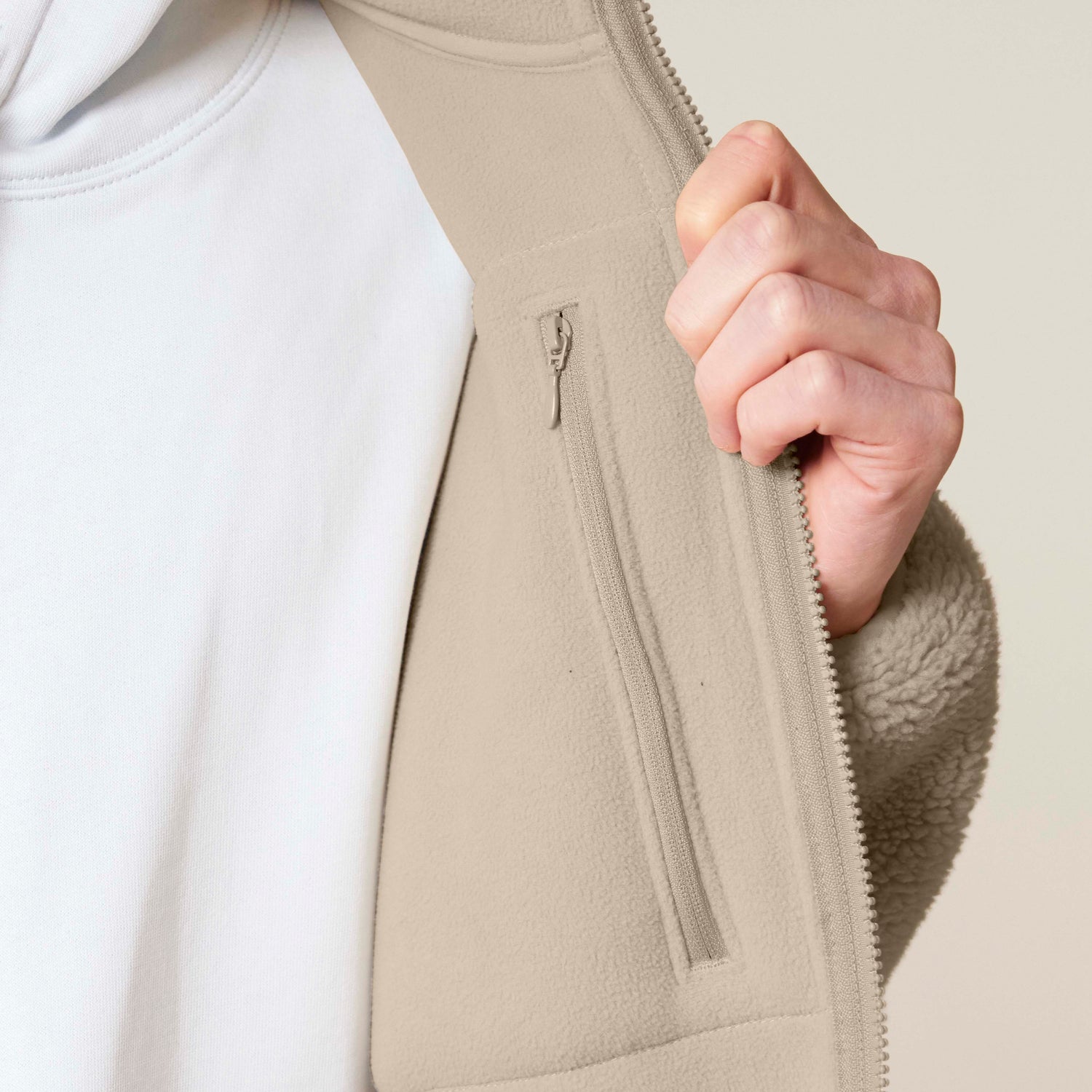 Nachhaltige Sherpa Jacke mit Fleece-Innenfutter, Kontrast-Details und Anti-Pilling-Finish, vegan und tierleidfrei