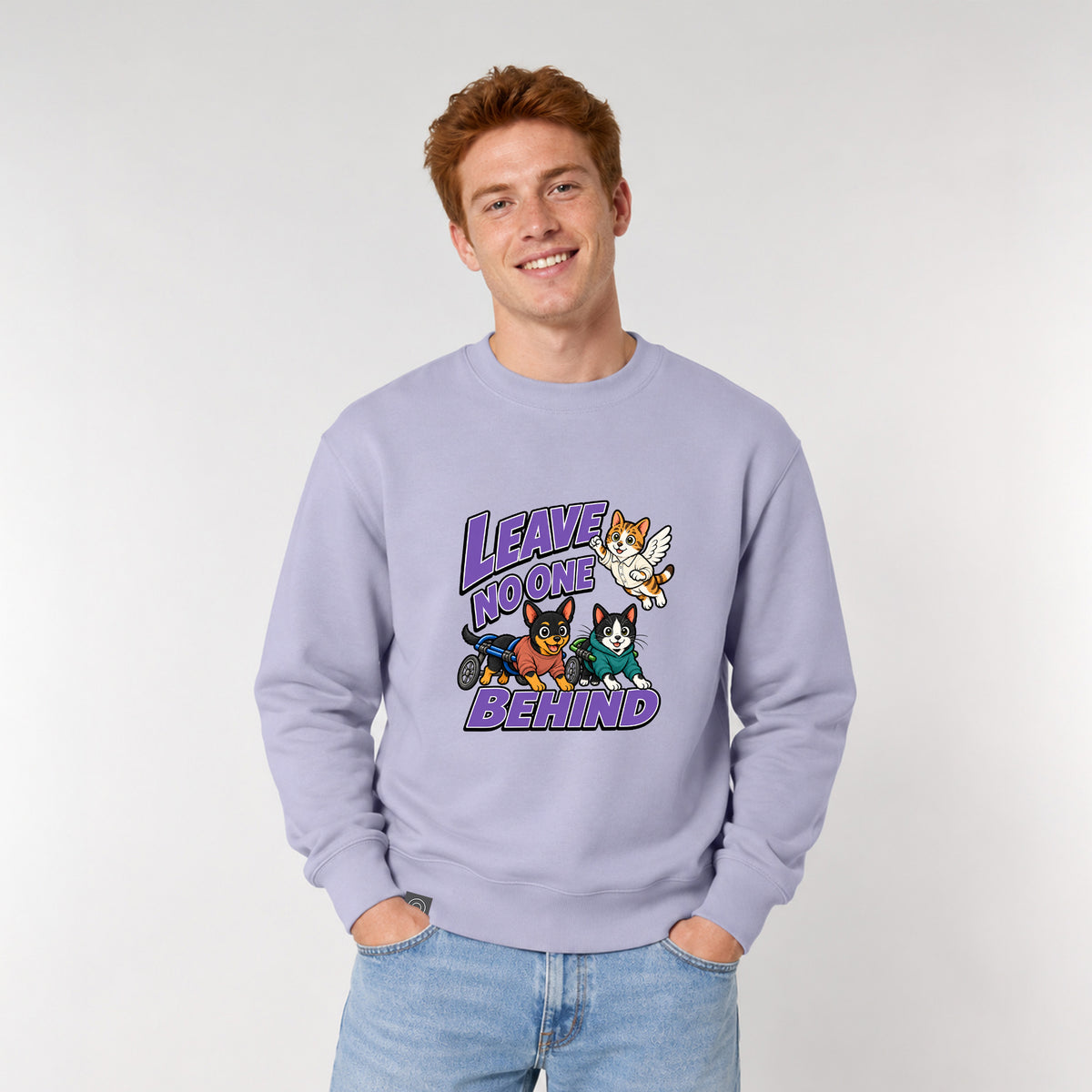 NEW WORLD GUARDIANS Leave No One Behind Unisex-Sweatshirt aus Bio-Baumwolle in Lavendel – getragen in Vorderansicht