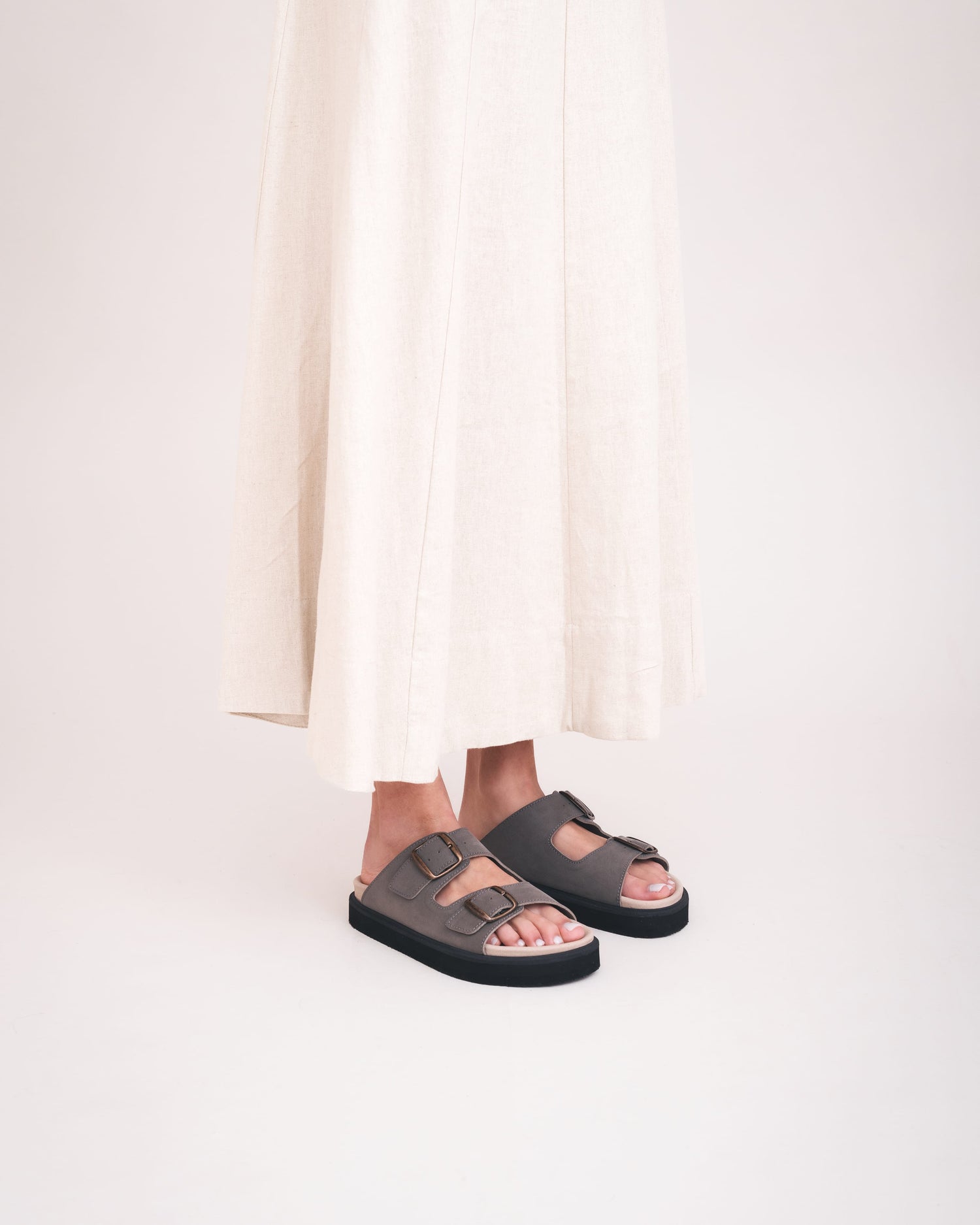 Vegane Unisex Sandalen zwei Riemen dicke Sohle urbaner Komfort
