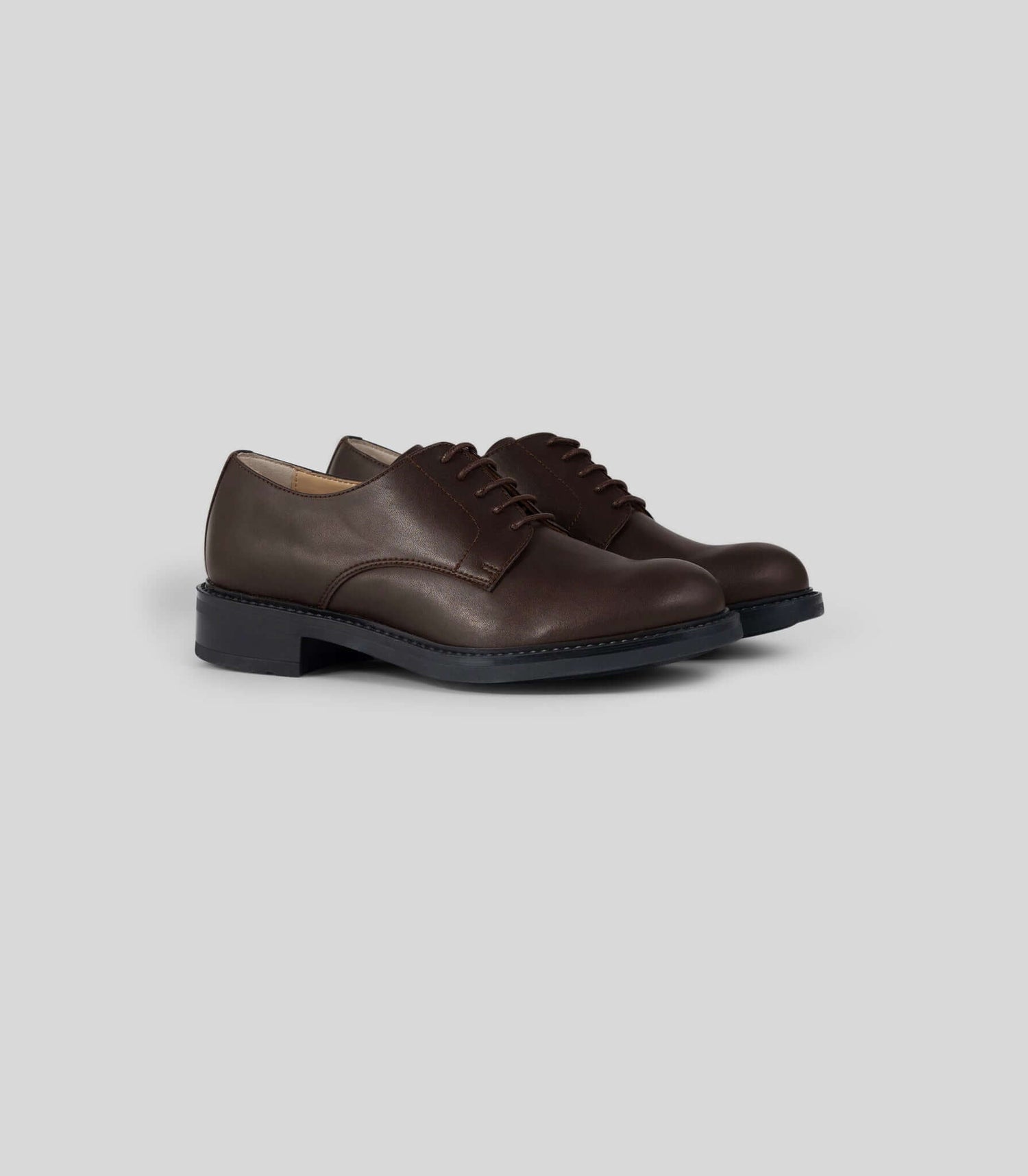 Vegan Derby - Woman brown vegan shoes with open lacing system and Blake construction.