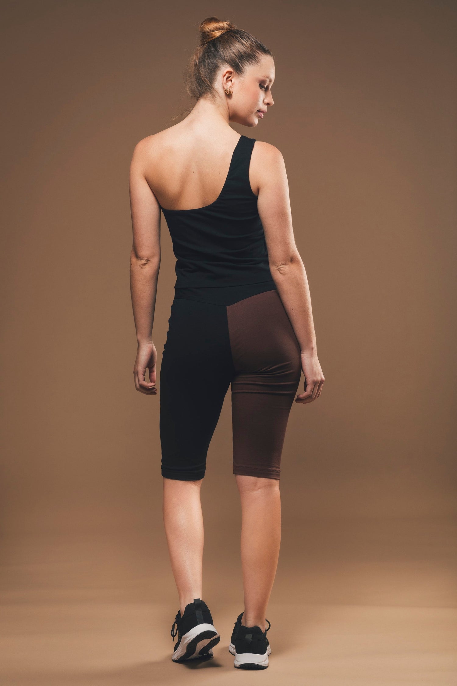 Schwarzes One Shoulder Top aus Bio-Baumwolle – Elodie