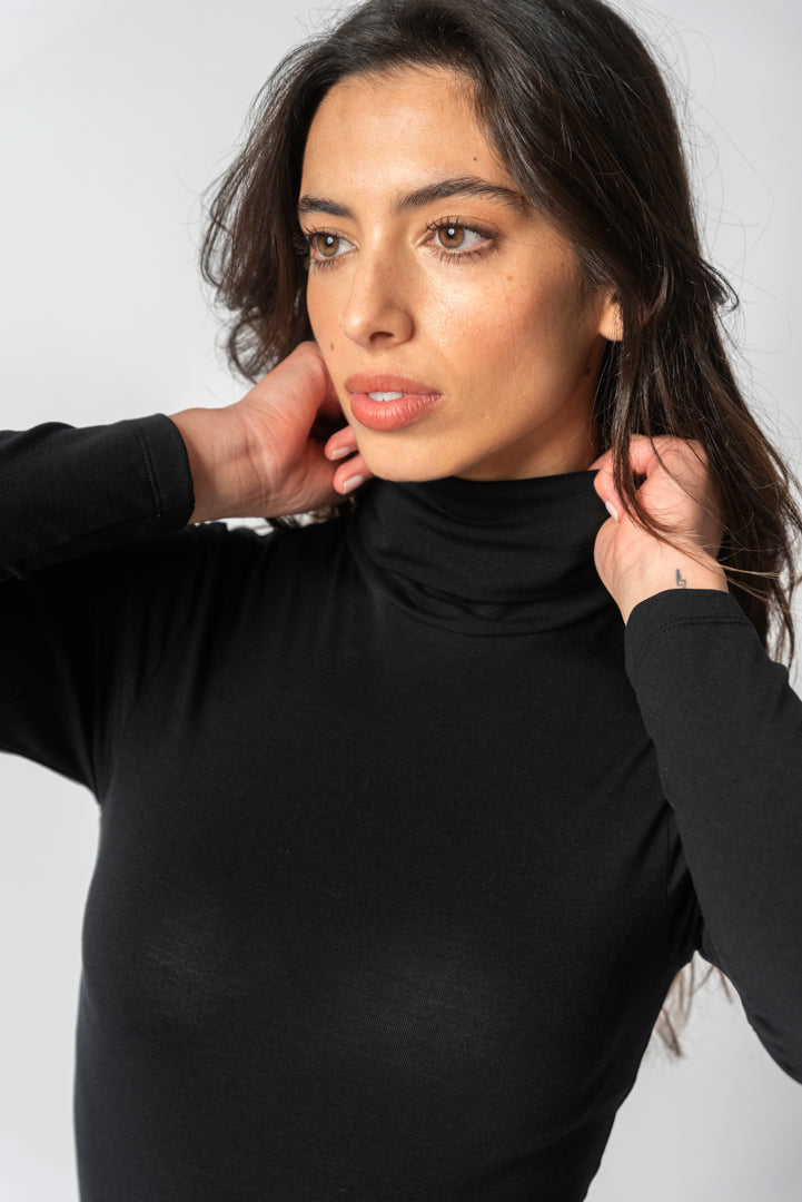 Schwarzer Rollkragen Body aus TENCEL™ Lyocell & Bio-Baumwolle – Elsie