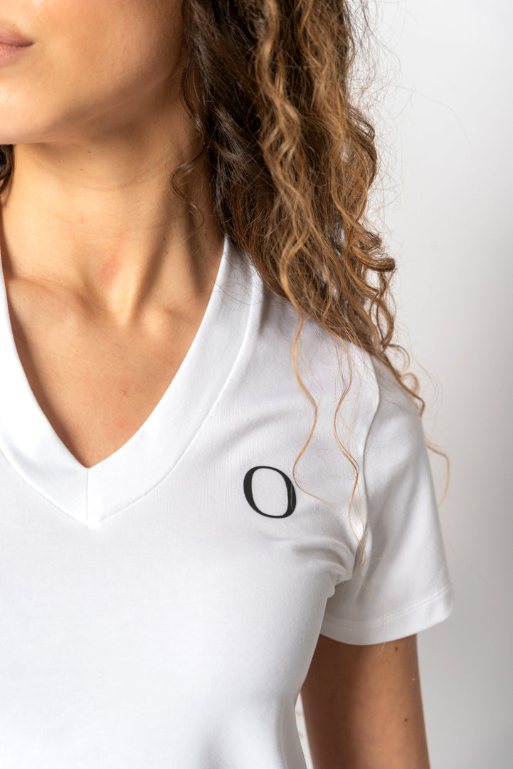 Weißes T-Shirt mit V-Ausschnitt aus TENCEL™ Lyocell & Bio-Baumwolle – Emelline