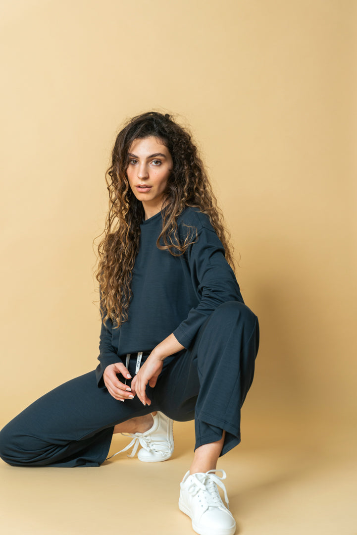 Blue Sweatshirt in TENCEL™ Lyocell - Florence – styled on a model