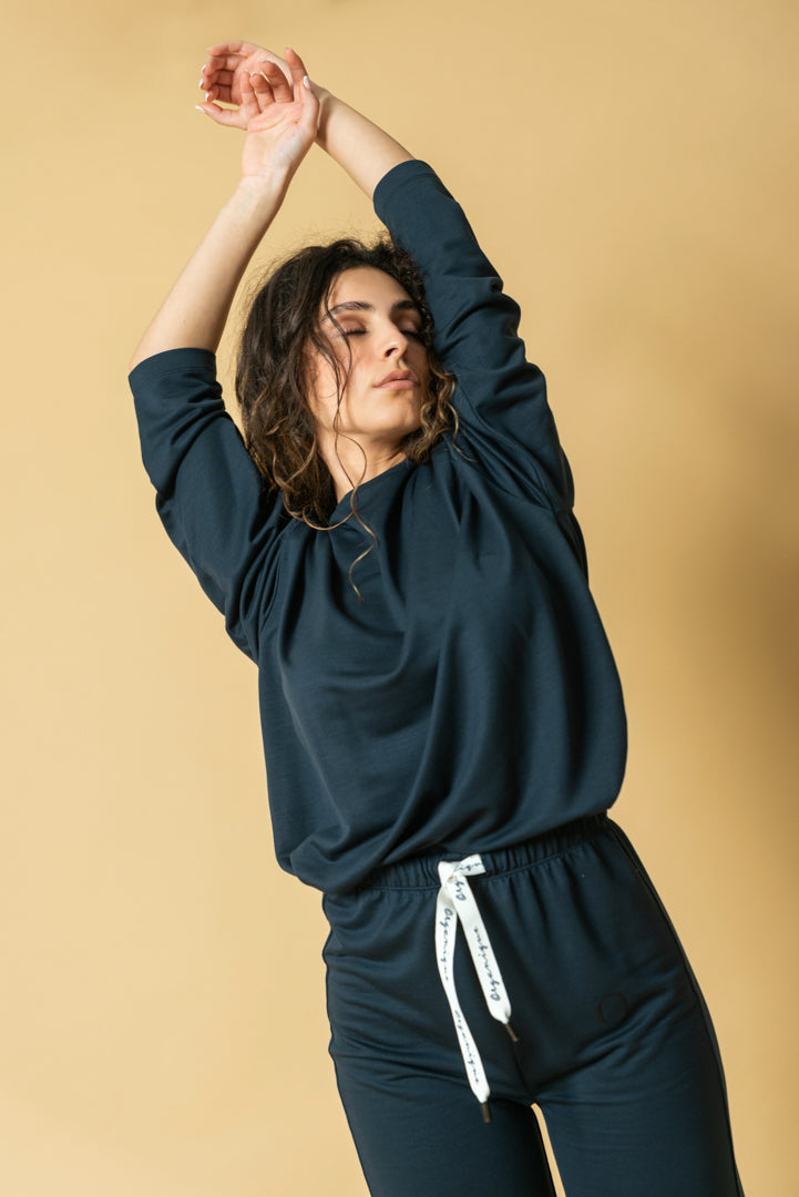 Blue Sweatshirt in TENCEL™ Lyocell - Florence – styled on a model