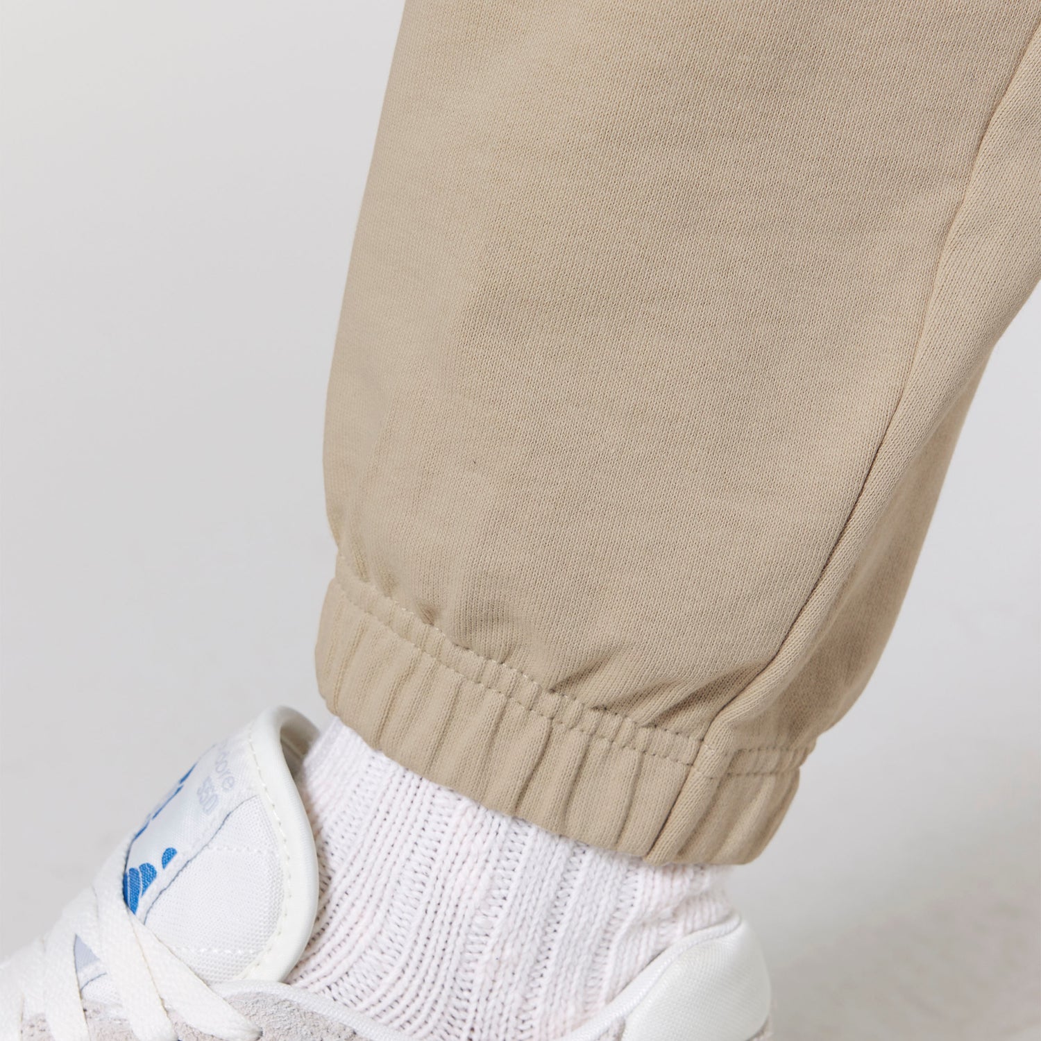 Close Up from NEW WORLD GUARDIANS CONSCIOUS joggers in 100% organic cotton, sustainable unisex sweatpants in 5 colors