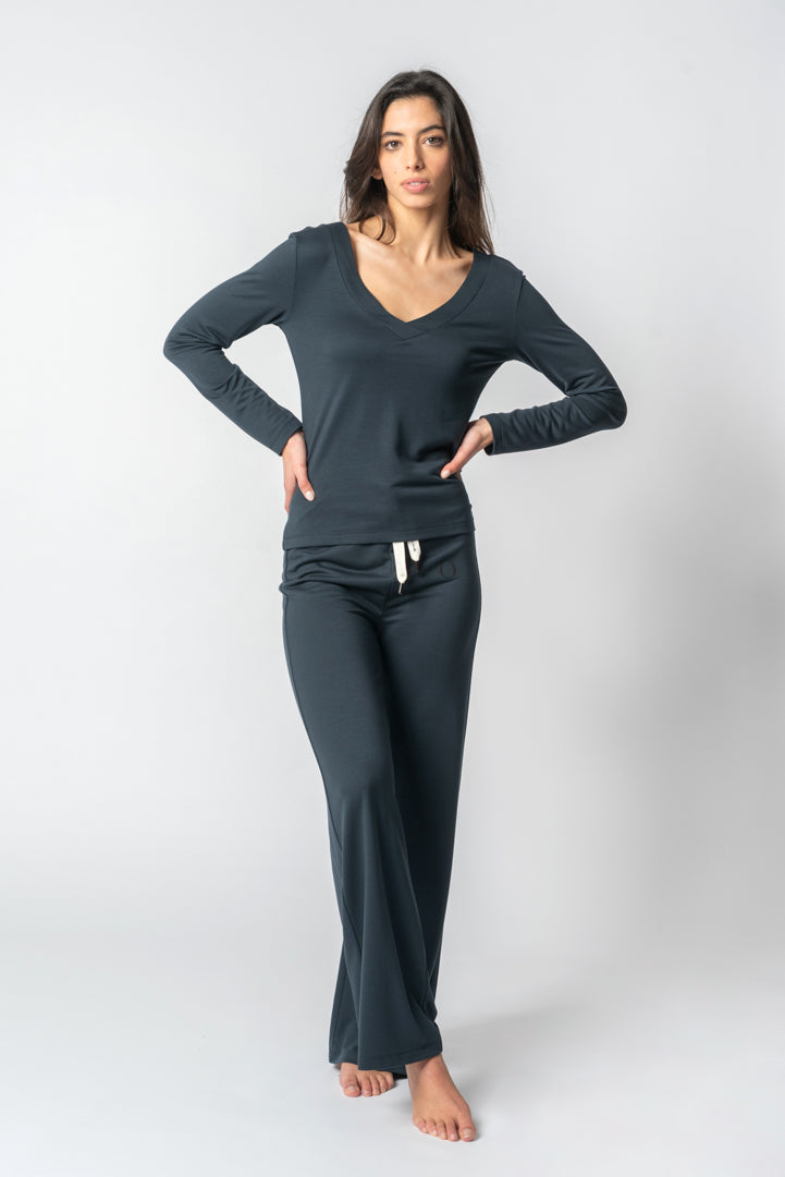 Blue V-Neck Sweatshirt in TENCEL™ Lyocell – Lenora
