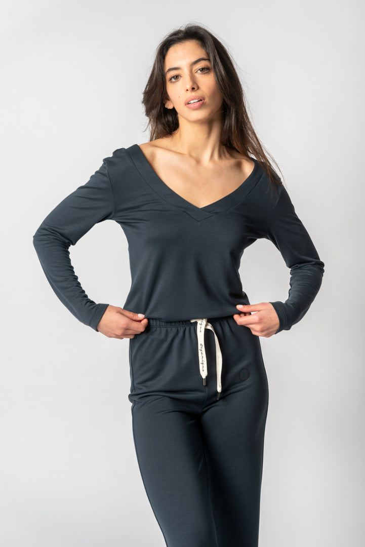 Blue V-Neck Sweatshirt in TENCEL™ Lyocell – Lenora – close-up detail