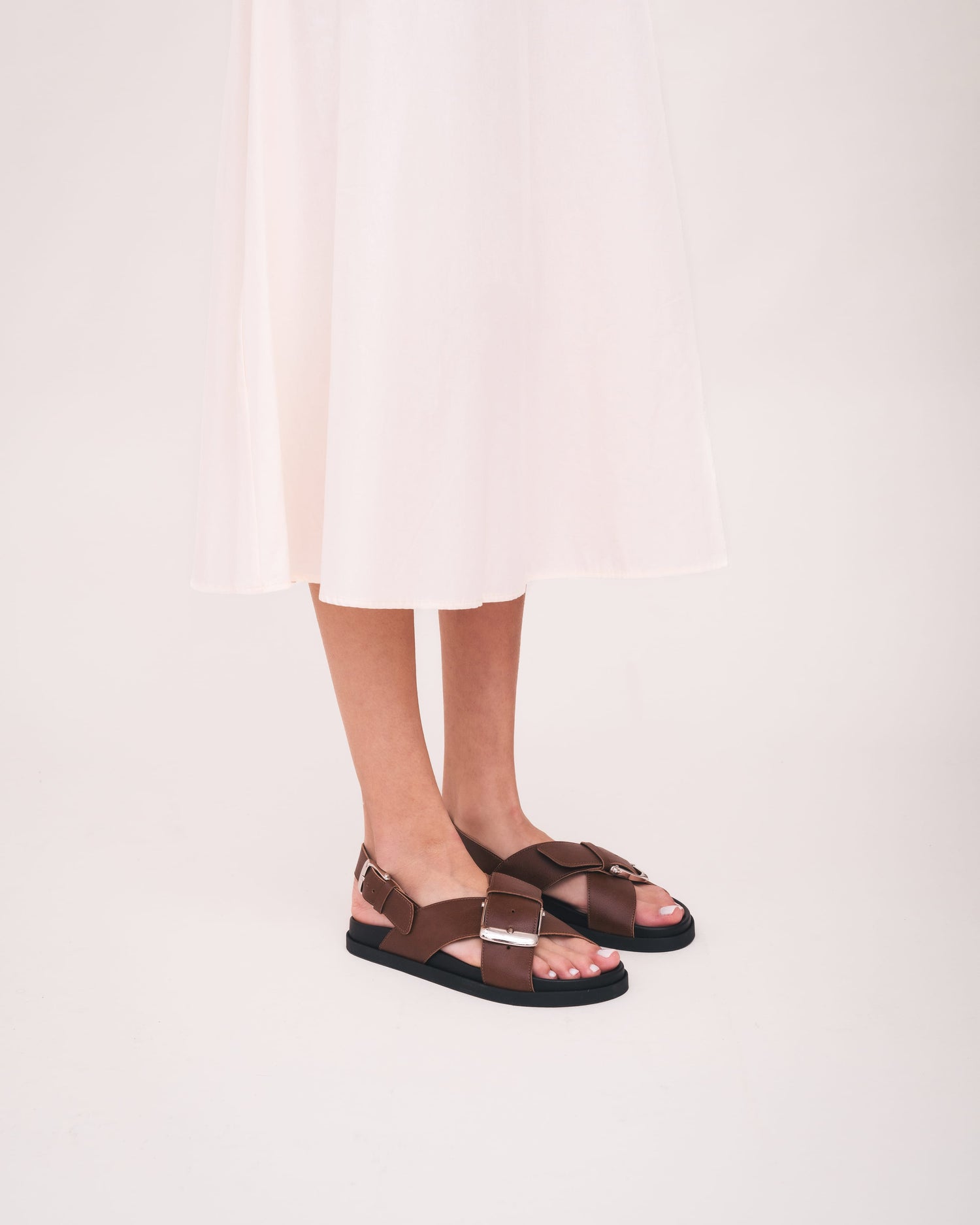 Vegane Damen Sandalen mit Kreuzriemen – bequeme Sommerschuhe