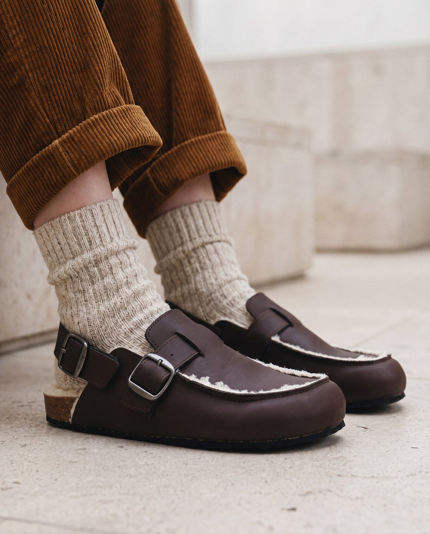 MEDAN Brown vegan clog pair — unisex vegan clog in dark brown with double buckle strap and cream plush lining, made in Spain