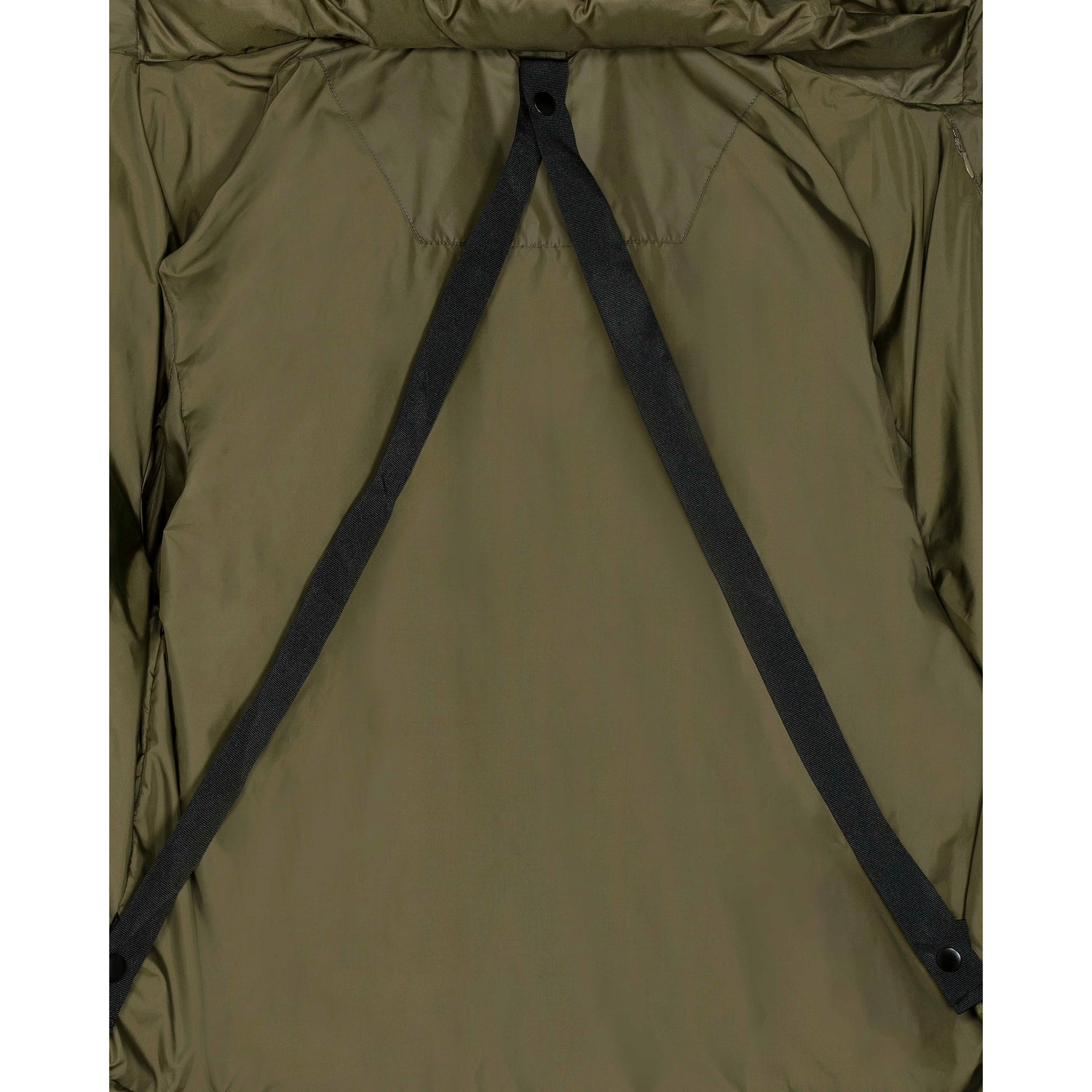 Detail of green ethical unisex winter jacket in recycled polyester with oversized silhouette and internal straps, 4 colors