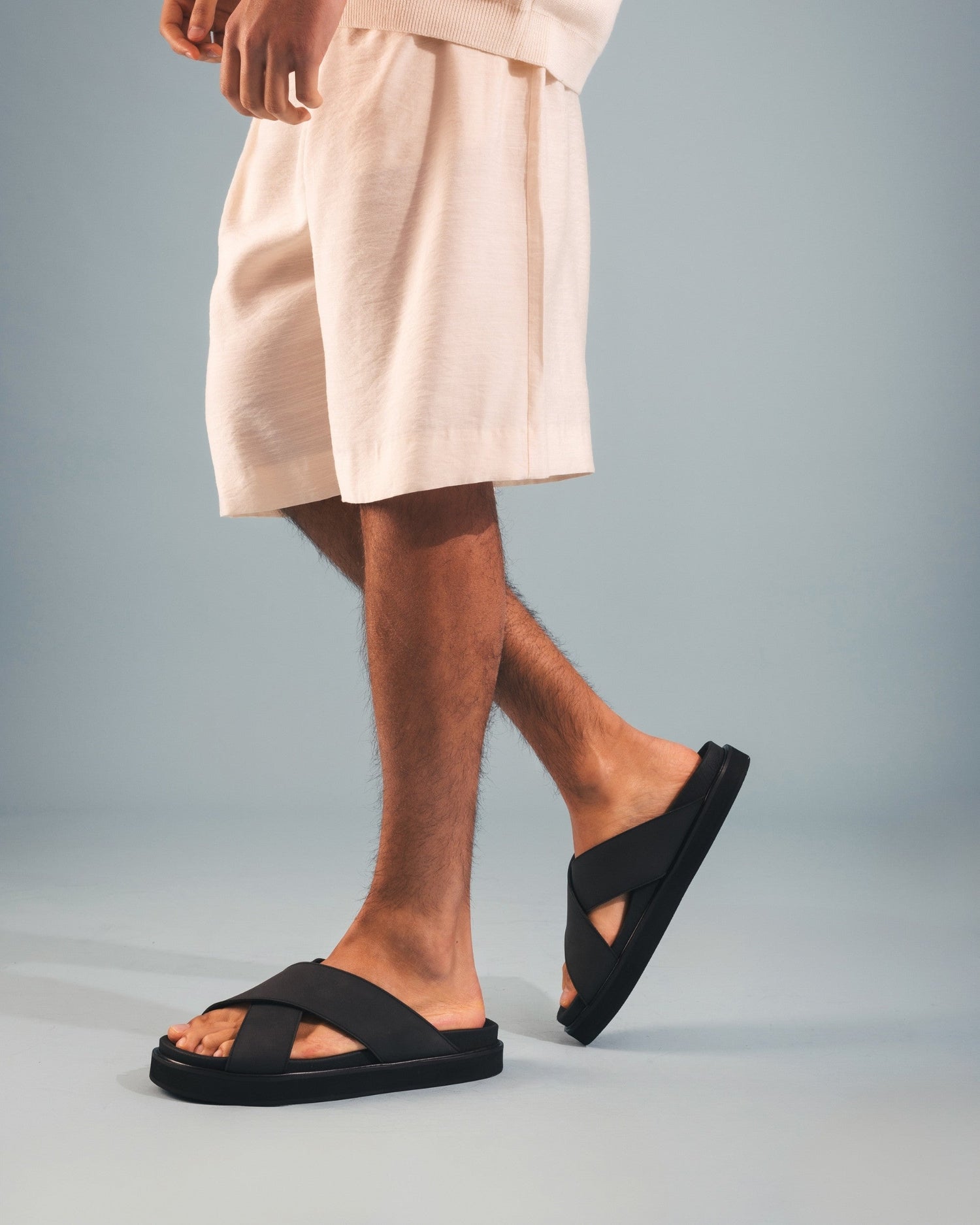 schwarzer veganer unisex sandalen