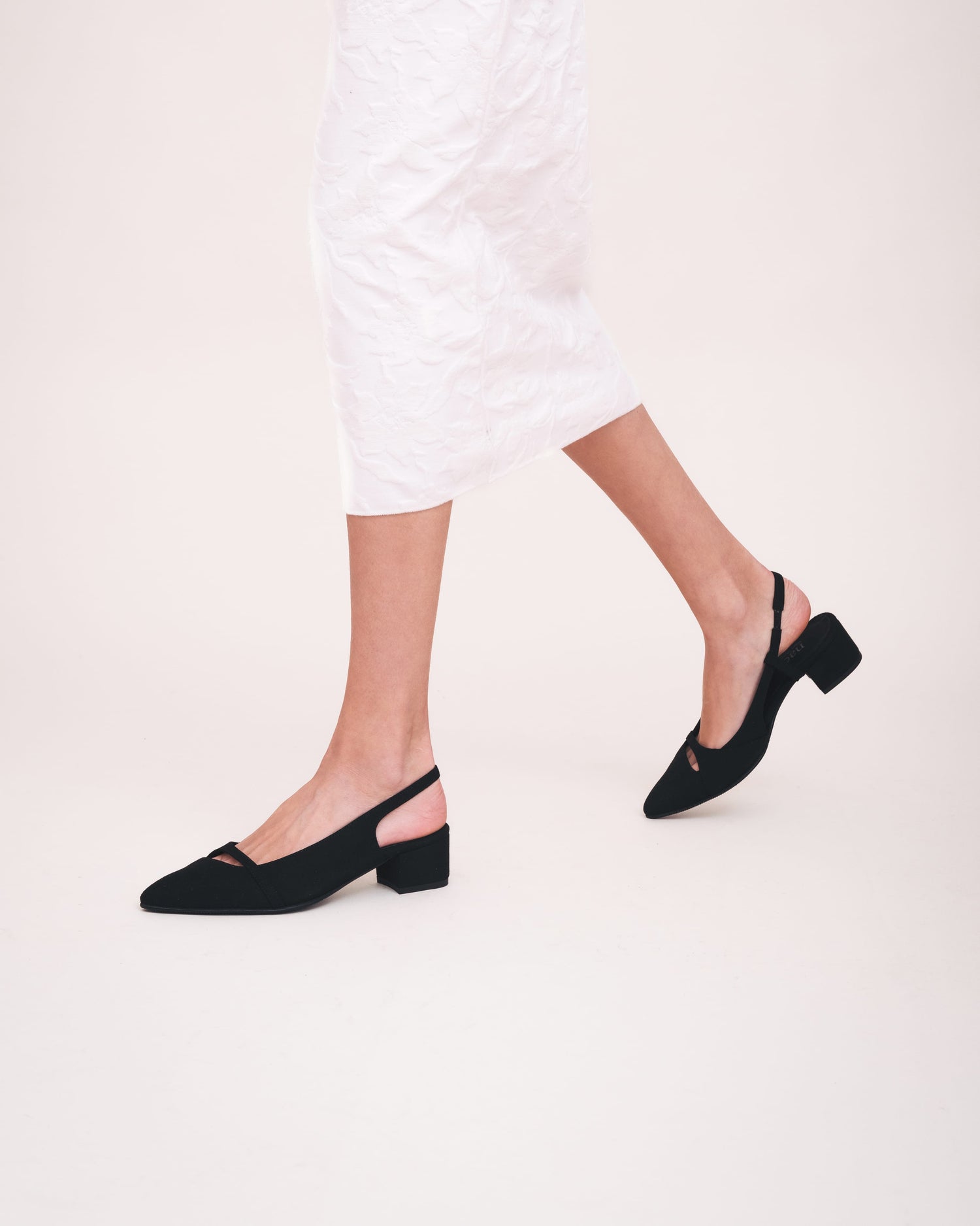 Elegante vegane Damen-Pumps in Schwarz – hoher Absatz, spitze Form, Slingback