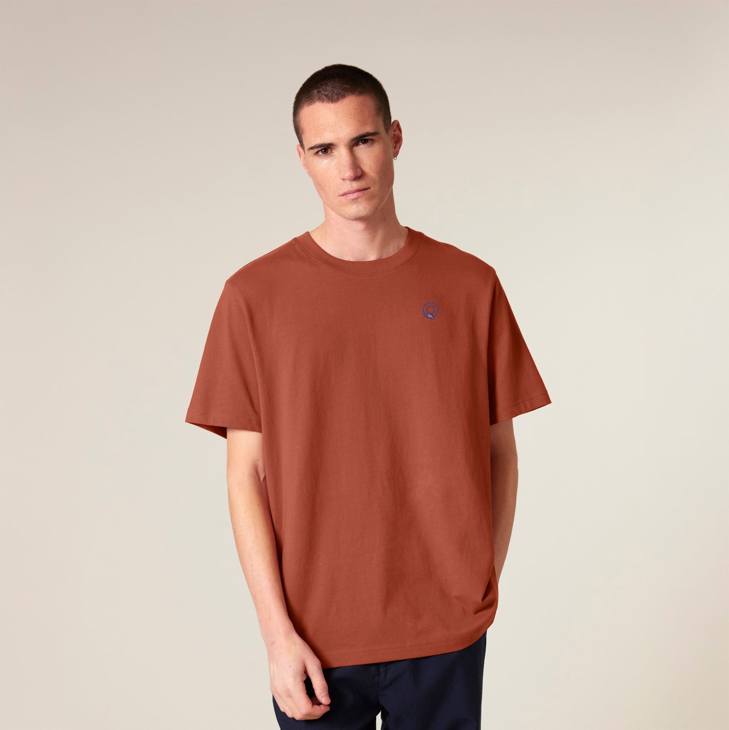 Brown classic unisex t-shirt with reinforced double stitching, sustainable organic cotton, 19 colors available