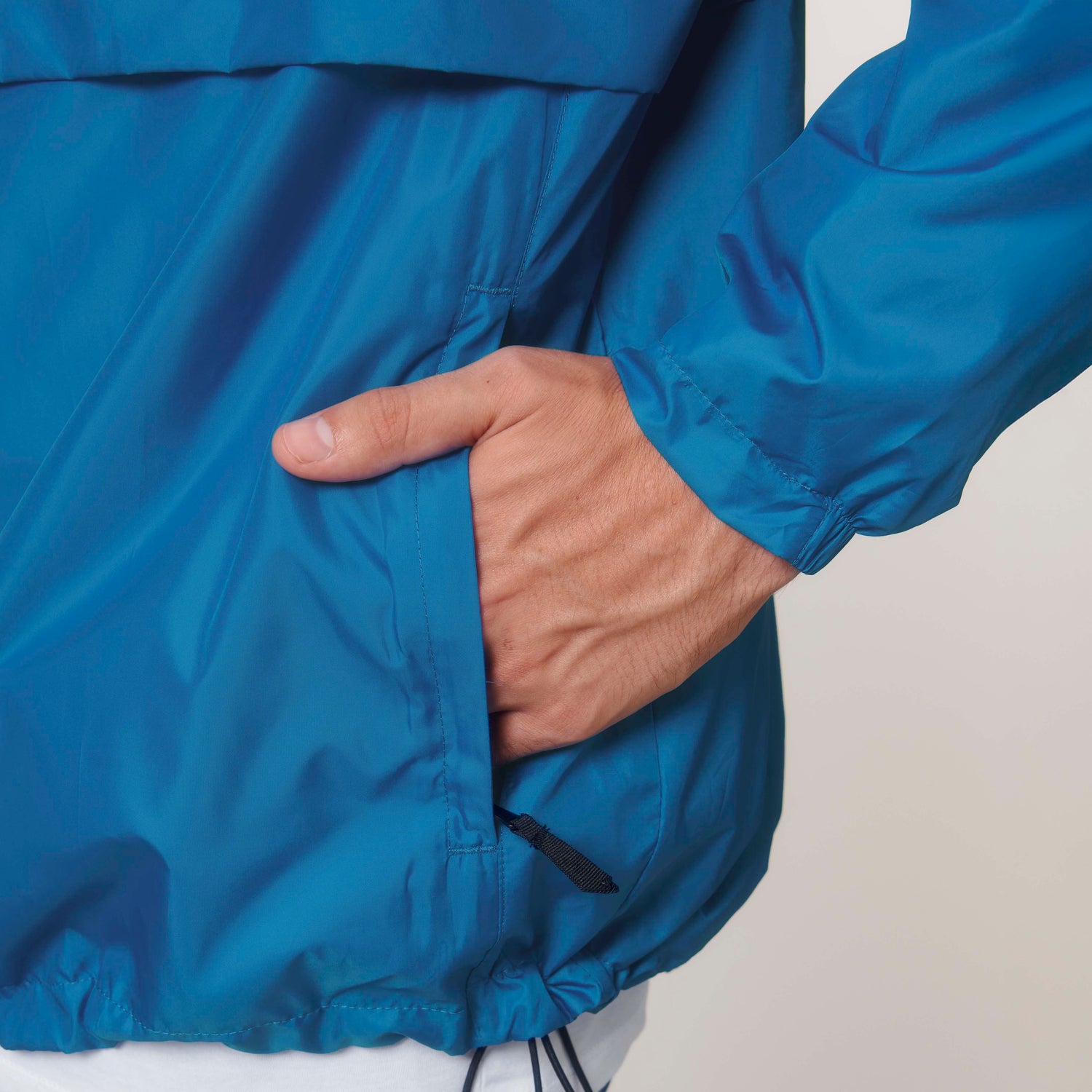 Detail photo NEW WORLD GUARDIANS Guardian sustainable anorak in 100% recycled polyester, unisex eco-friendly outerwear, 8 colors