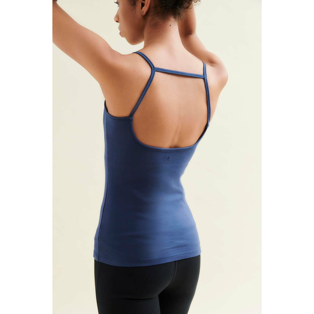 Yoga Tank Top in Bio-Baumwolle - Nachhaltige Activewear in Blau – Produktansicht 2