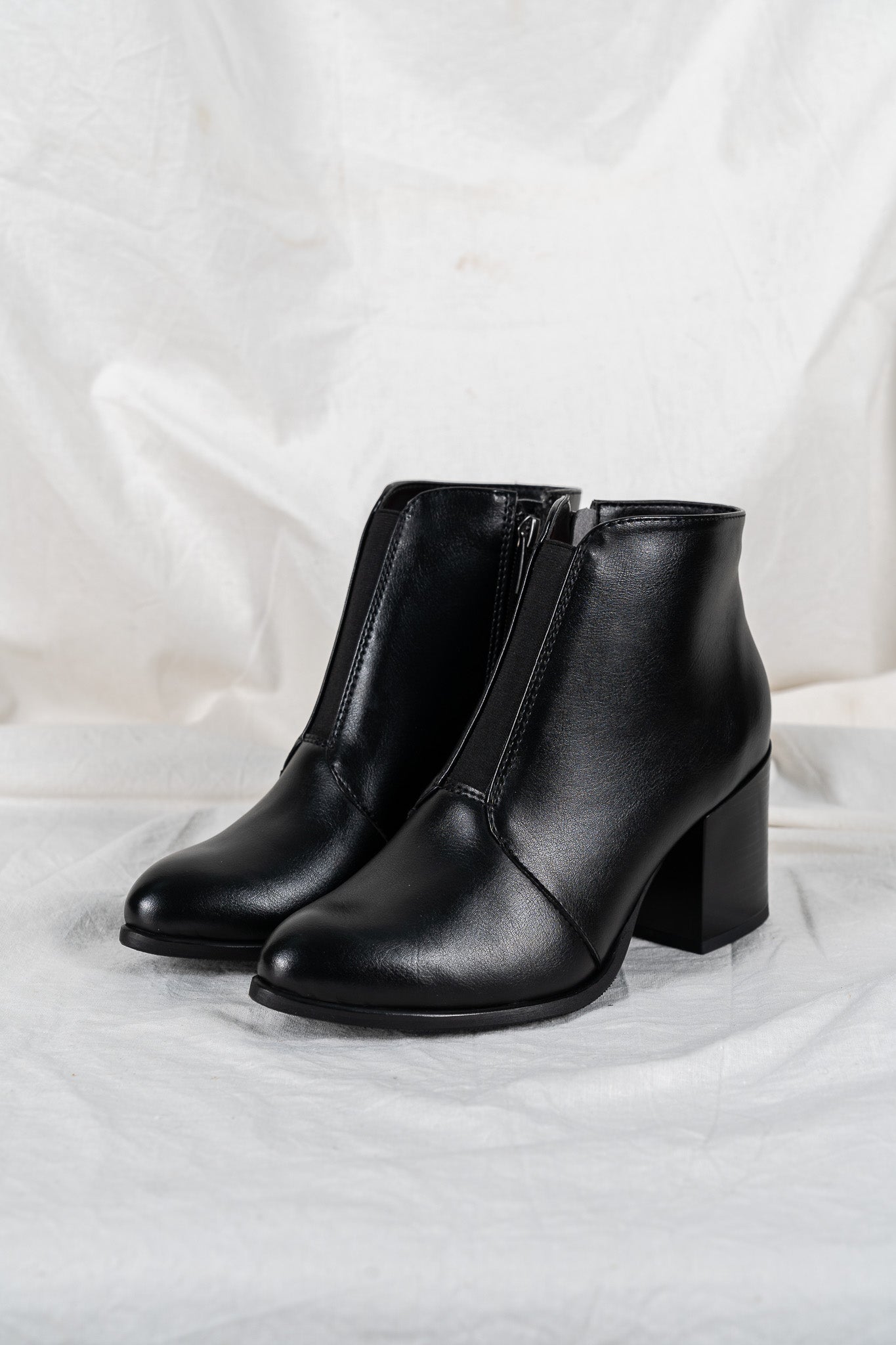 HANA vegane Stiefeletten: schwarz