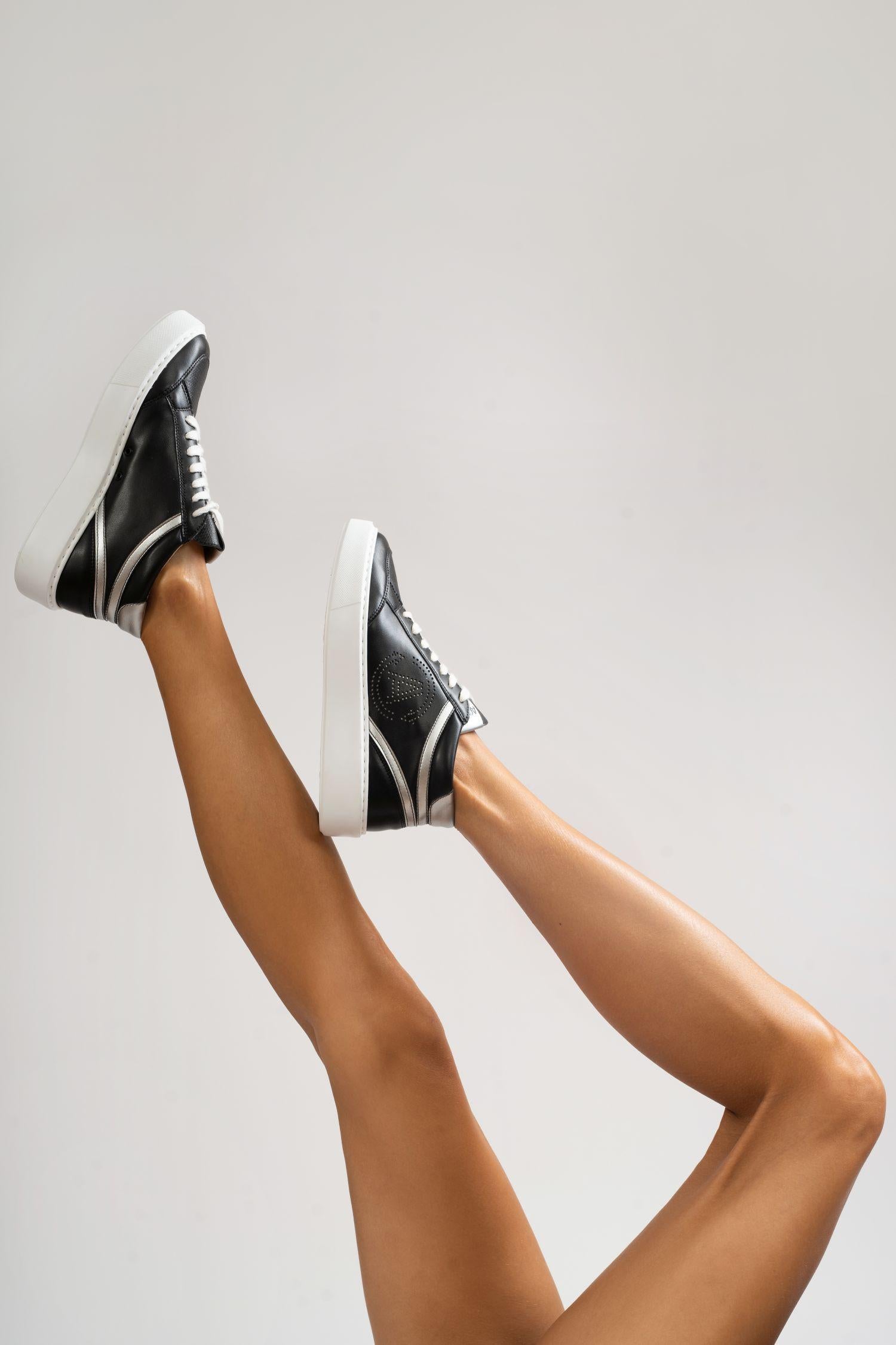 BLANKA Vegane Traubenleder Sneaker in Schwarz