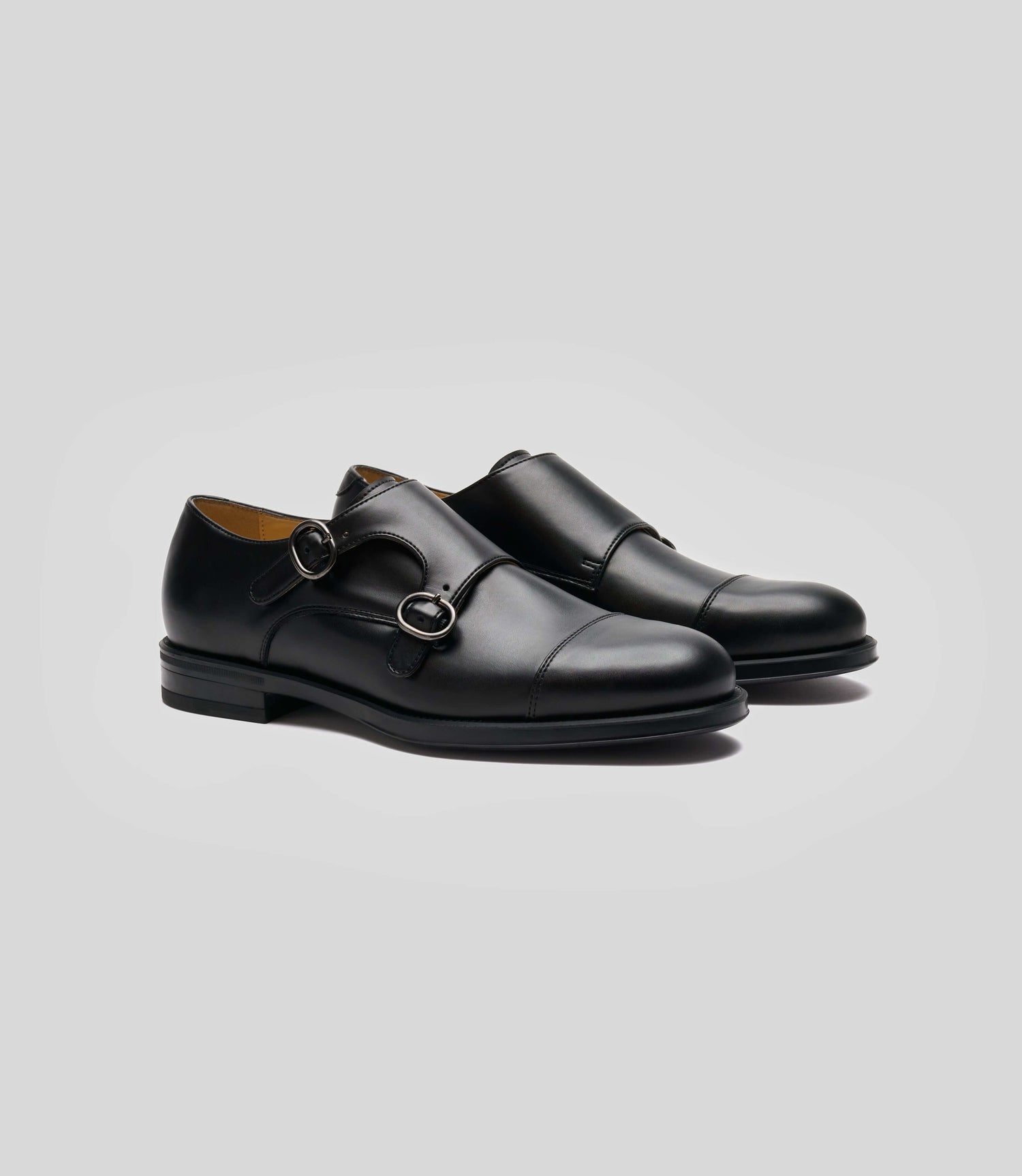 Vegan Monk Strap - Man in black leather with Blake construction, perfect for the modern gentleman.