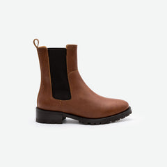 Vegan Chelsea boot crafted from certified toxin-free materials – minimalist design