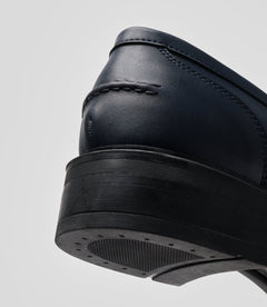 Navy blue vegan loafer for women by Solari Milano, heel detail