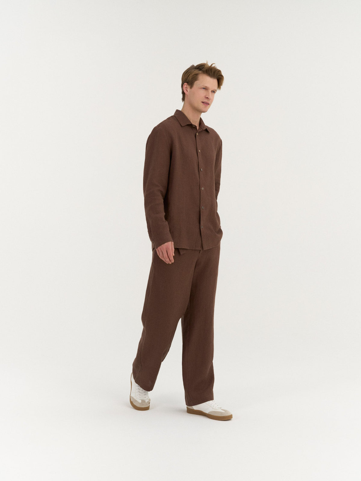 Enzo Pleated Men's Linen Trousers – Cacao by AmourLinen – alternate view