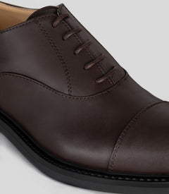 Vegan Oxford - Man with Blake Construction featuring a smooth brown upper and rounded toe.