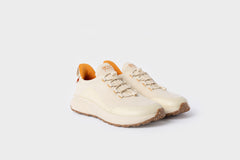 Shifter vegane Hanf-Wanderschuhe für Damen mit breiter Zehenbox in Beige – Dreiviertelansicht
