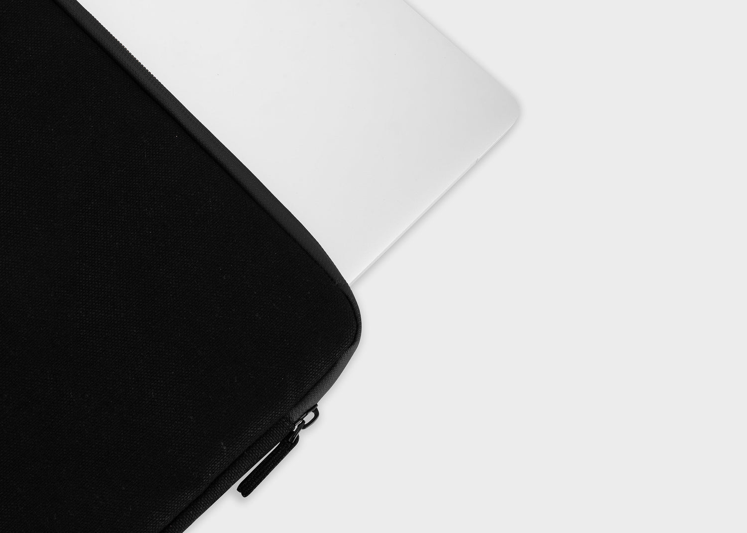 Laptop Hülle aus Hanf in Beige & Schwarz