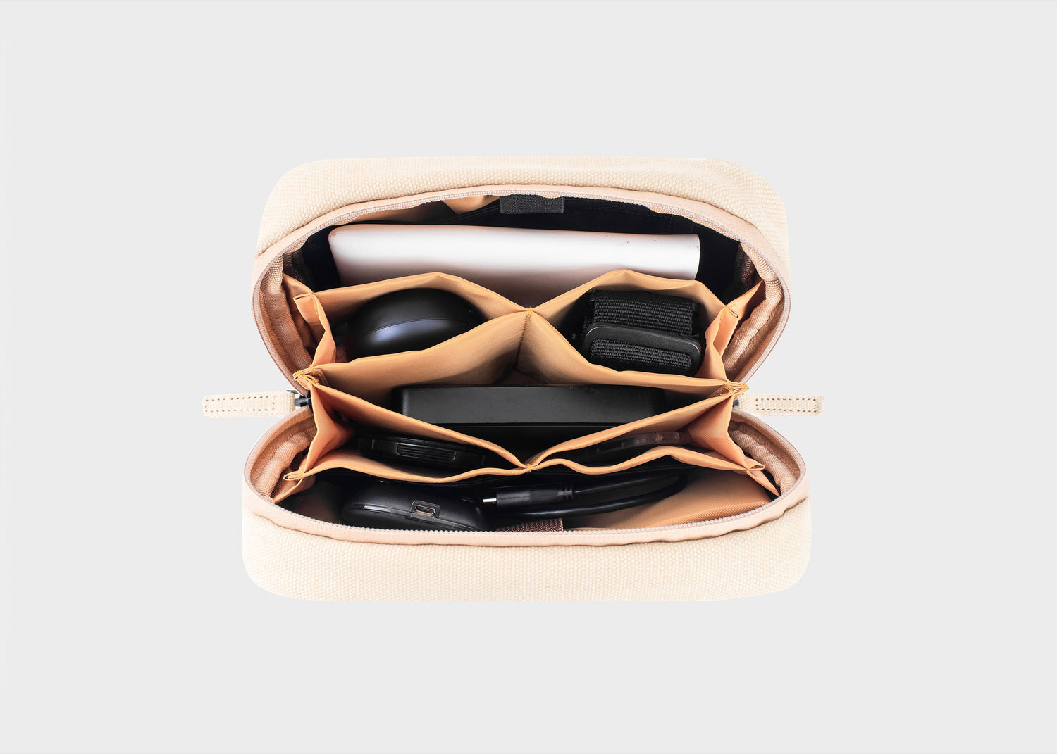 Tech Organizer Tasche aus Hanf in Schwarz und Beige