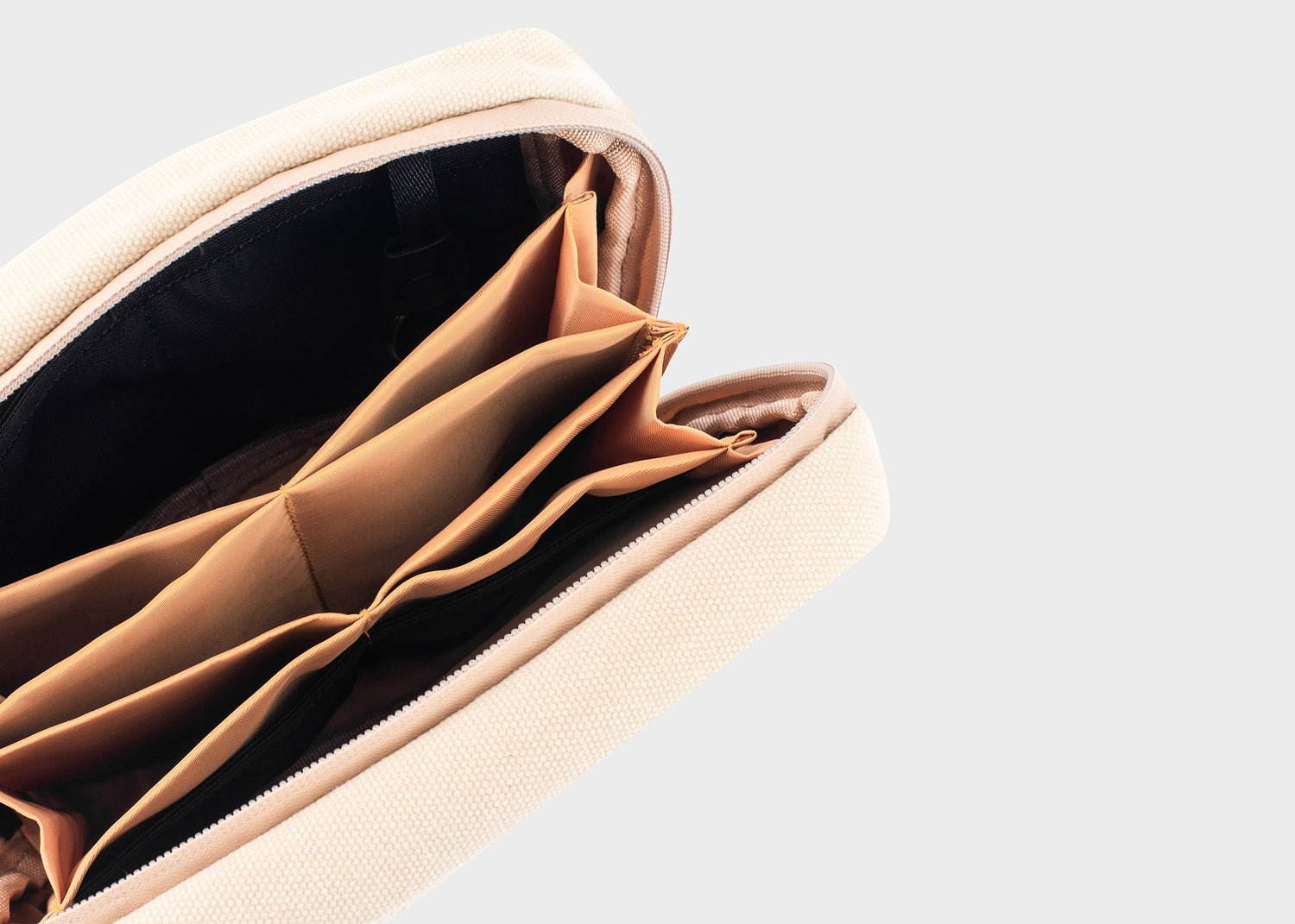 Tech Organizer Tasche aus Hanf in Schwarz und Beige