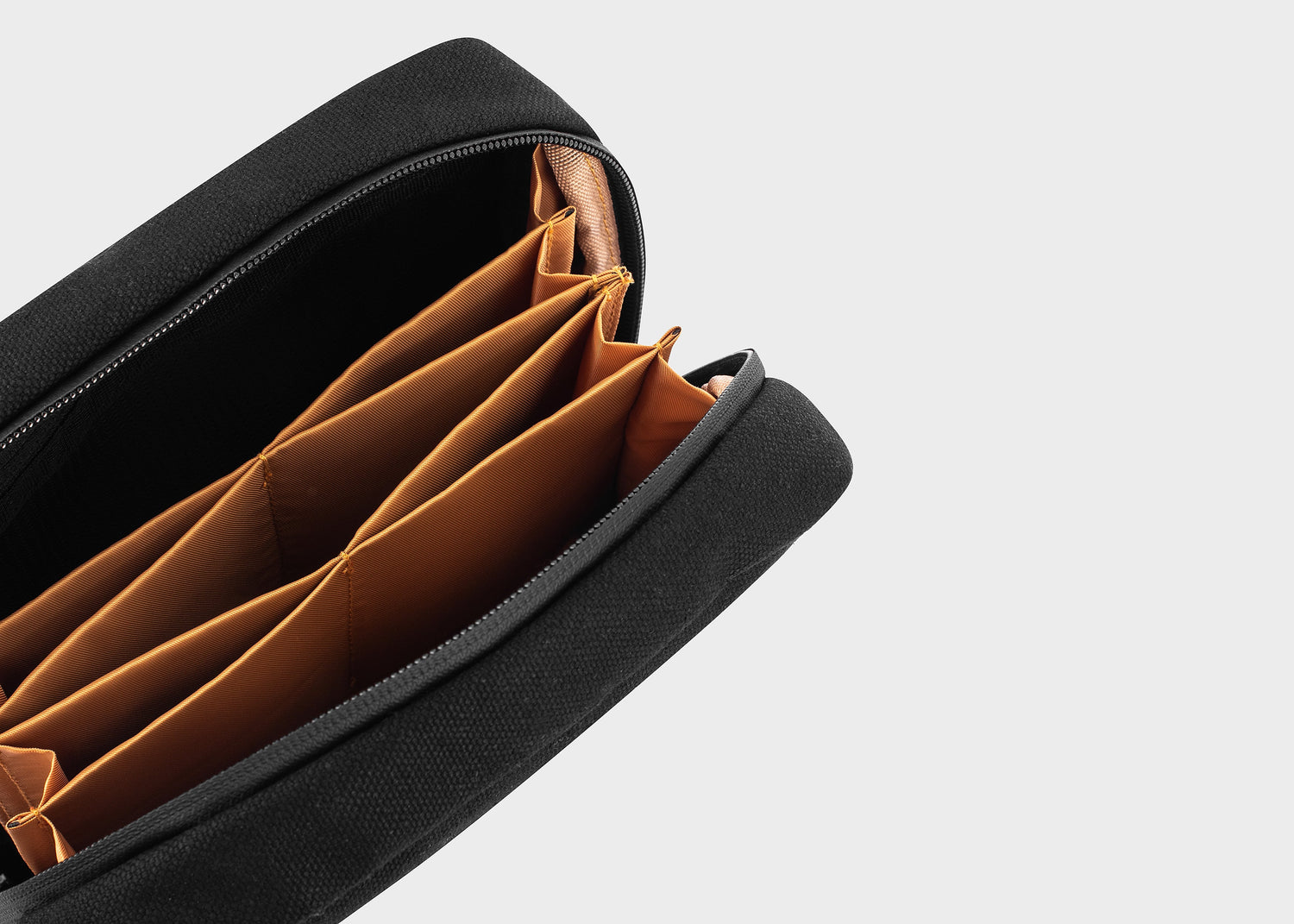 Tech Organizer Tasche aus Hanf in Schwarz und Beige