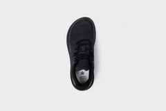 8000KICKS Trekker wetterfeste vegane Hanf-Sneaker für Herren mit breiter Zehenbox in Schwarz – schräge Seitenansicht