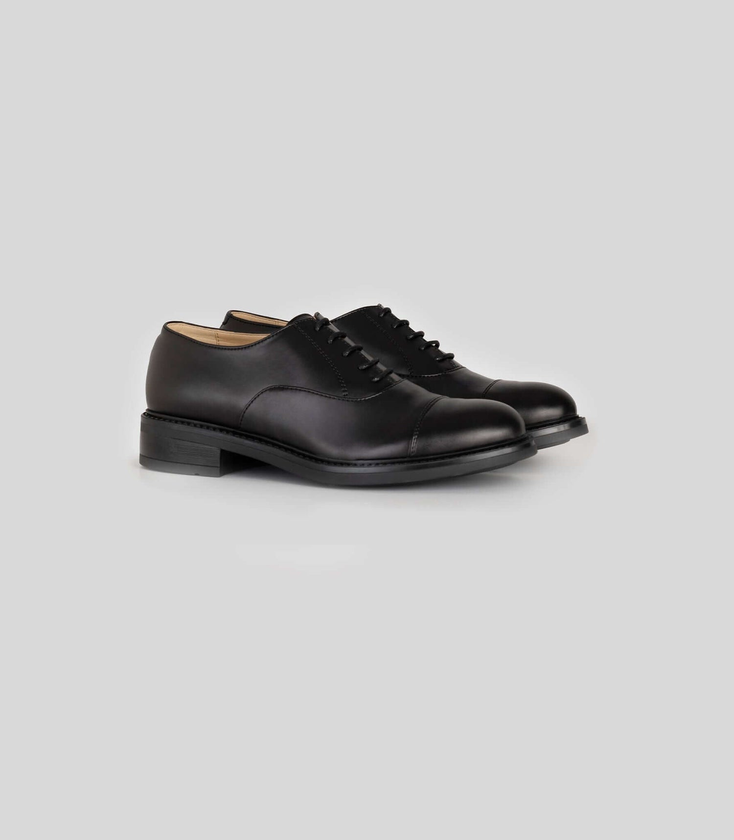 Vegan Oxford - Woman lace-up shoes showcasing classic black design and Blake Construction.