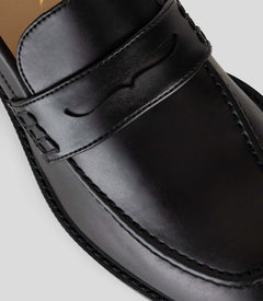 Black vegan loafer for women by Solari Milano, upper detail