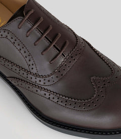 Close-up of Vegan Oxford Brogue - Woman featuring detailed broguing and lace-up design.
