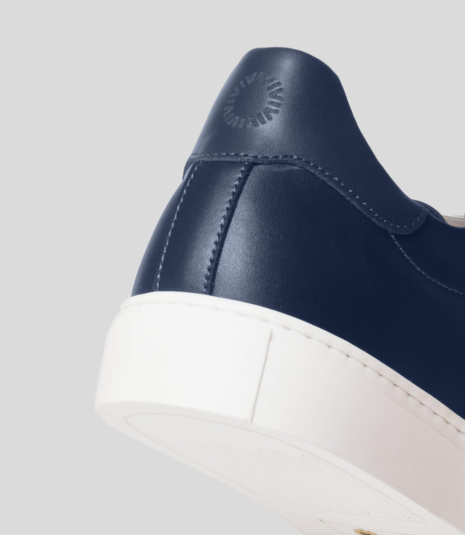 Veganer Sneaker in Weiß und Blau - Handgefertigt in Italien